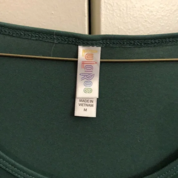 LuLaRoe Lynnae Long Sleeve Top - Picture 2 of 3